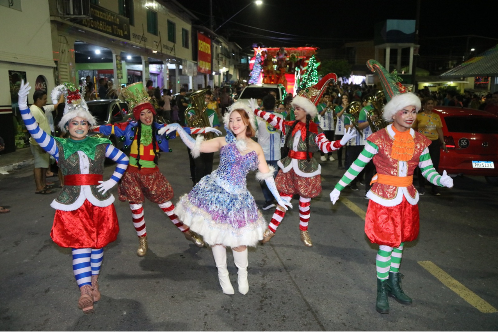 Natal das &Aacute;guas: parada natalina contagia as ruas do bairro Jorge Teixeira