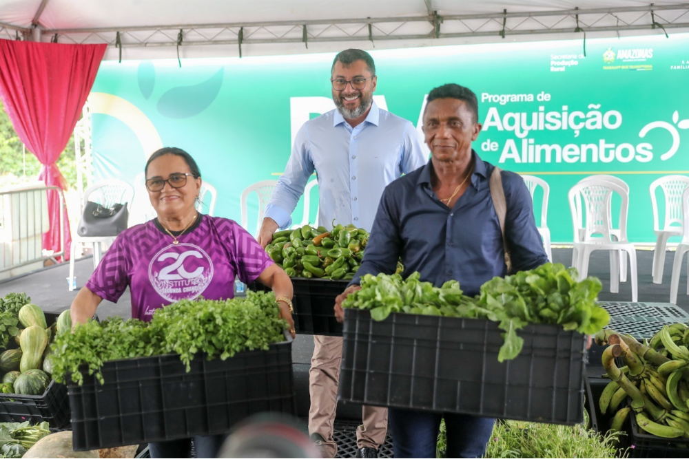 Instituições sociais comemoram doação de alimentos adquiridos da agricultura familiar Instituições sociais comemoram doação de alimentos adquiridos da agricultura familiar