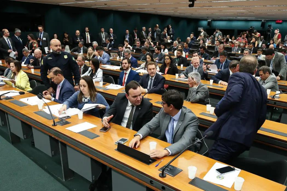 Comissão do Congresso aprova relatório do orçamento de 2024 Comissão do Congresso aprova relatório do orçamento de 2024