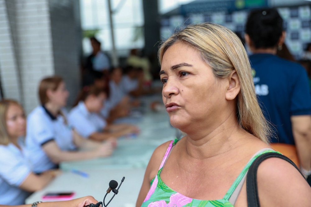 “Vou mudar a minha vida e a vida das minhas filhas” diz moradora retirada de área de alagamento “Vou mudar a minha vida e a vida das minhas filhas” diz moradora retirada de área de alagamento