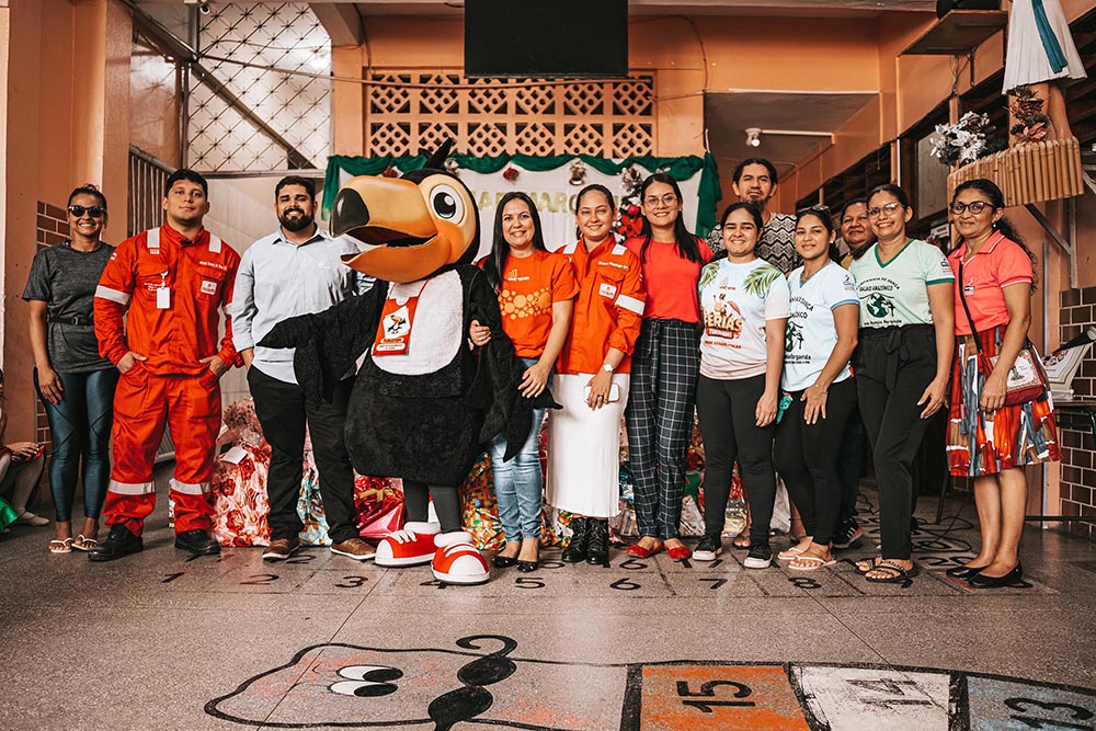Colaboradores da Atem doam presentes e chocotones para mais de 400 crianças de instituições sociais Colaboradores da Atem doam presentes e chocotones para mais de 400 crianças de instituições sociais
