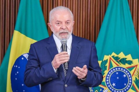 Lula defende debate sobre fim da escala 6x1 e aborda fraude no INSS
