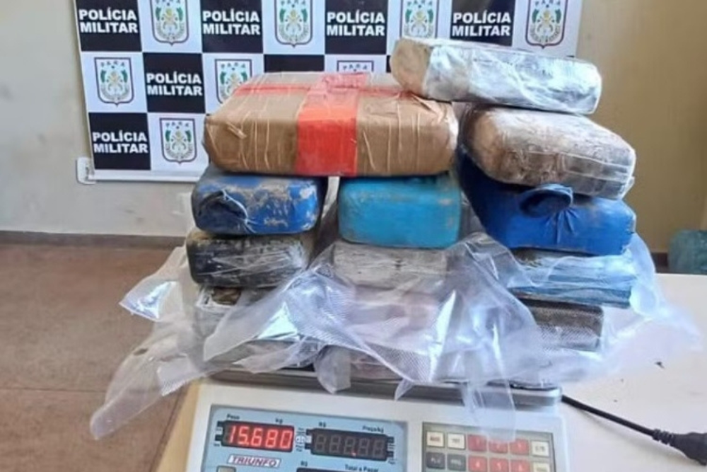 Pol&iacute;cia apreende mais de 15kg de drogas em lancha com destino ao Par&aacute;