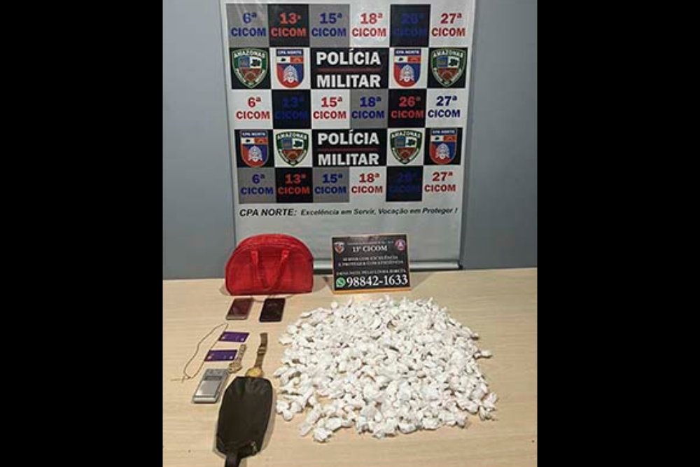 Homem &eacute; preso com mais de 200 trouxinhas de droga na Cidade de Deus