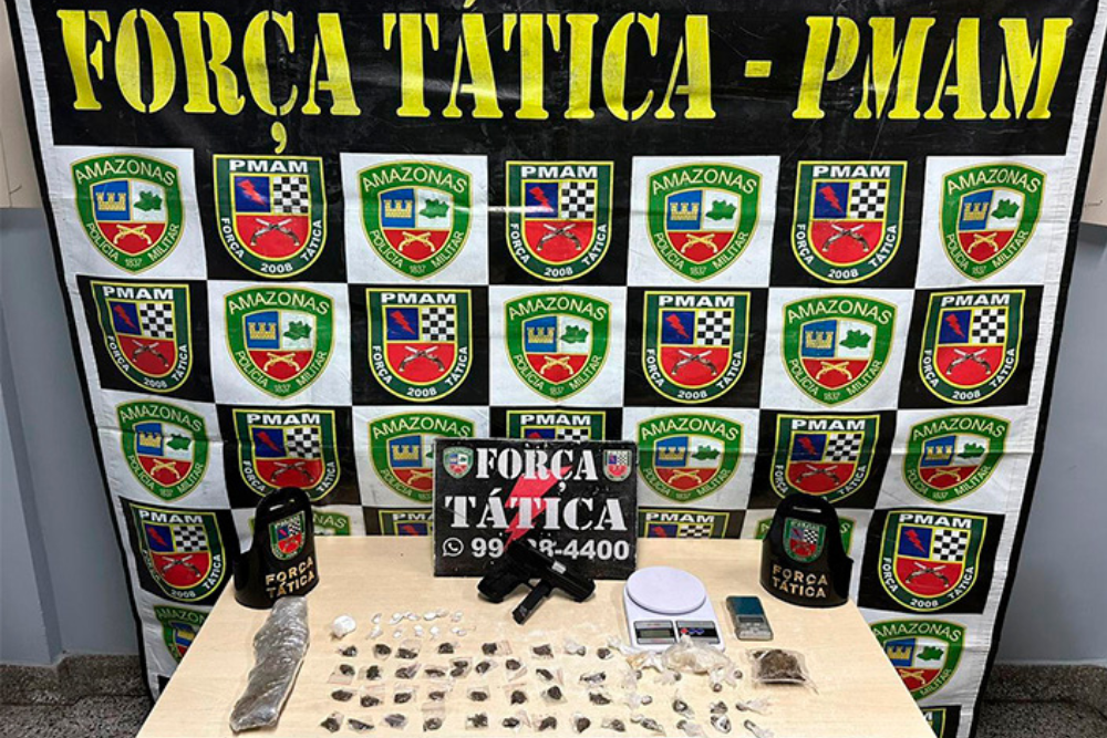 PM apreende simulacro e entorpecentes no bairro Santo Agostinho PM apreende simulacro e entorpecentes no bairro Santo Agostinho