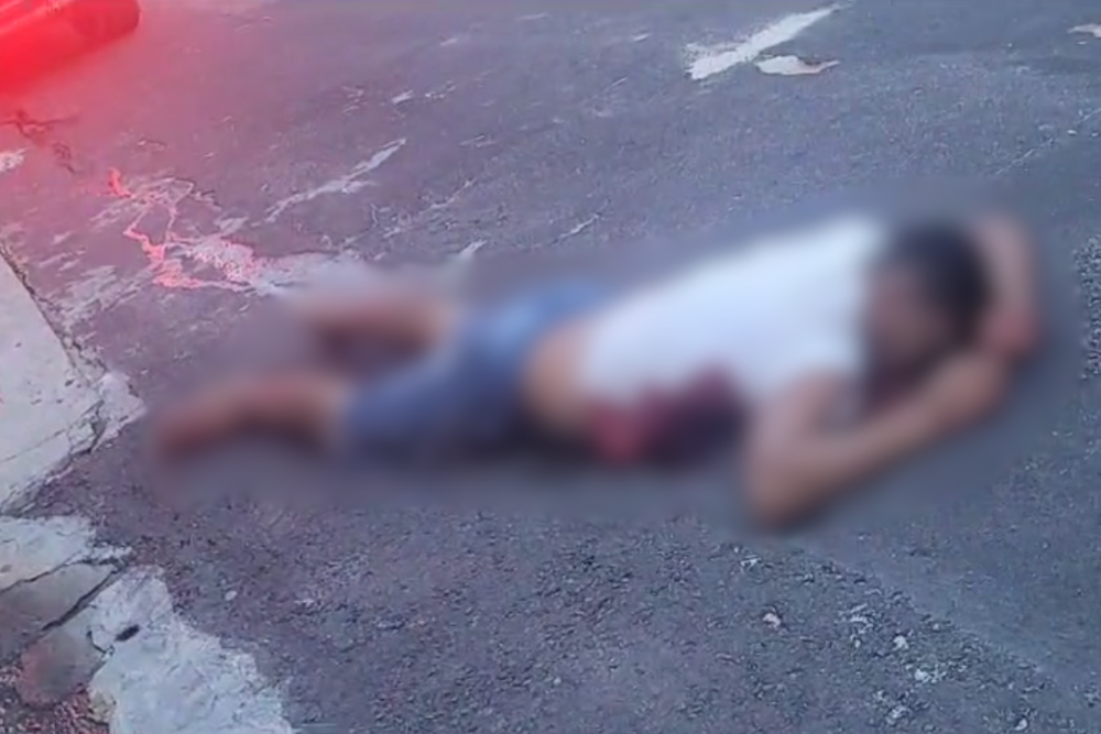 Após esfaquear desafeto, homem é morto a tiros no São José Após esfaquear desafeto, homem é morto a tiros no São José