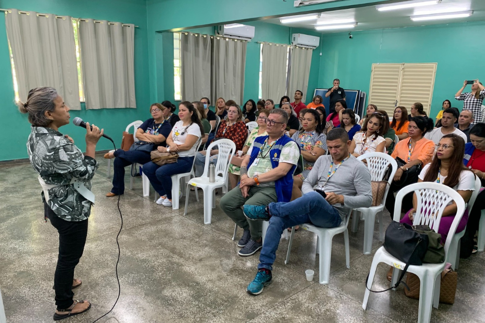 Servidores da Prote&ccedil;&atilde;o Social Especial se re&uacute;nem para discutir metas de 2024