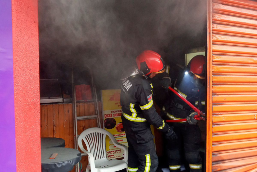 Incêndio atinge lanchonete no bairro Betânia Incêndio atinge lanchonete no bairro Betânia