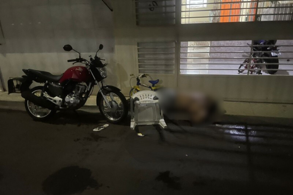 Enquanto comemorava seu aniversário, homem é morto com 4 tiros na Compensa Enquanto comemorava seu aniversário, homem é morto com 4 tiros na Compensa