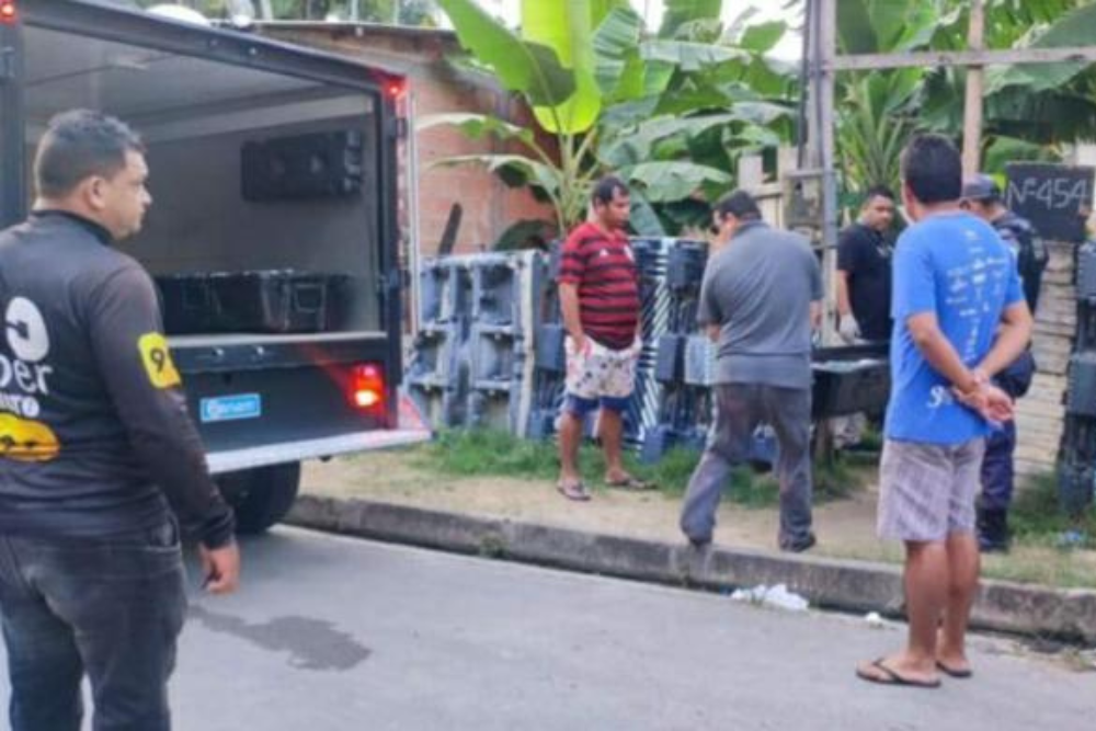 Na frente da esposa grávida, homem é morto com mais de 20 tiros no bairro Cidade de Deus Na frente da esposa grávida, homem é morto com mais de 20 tiros no bairro Cidade de Deus
