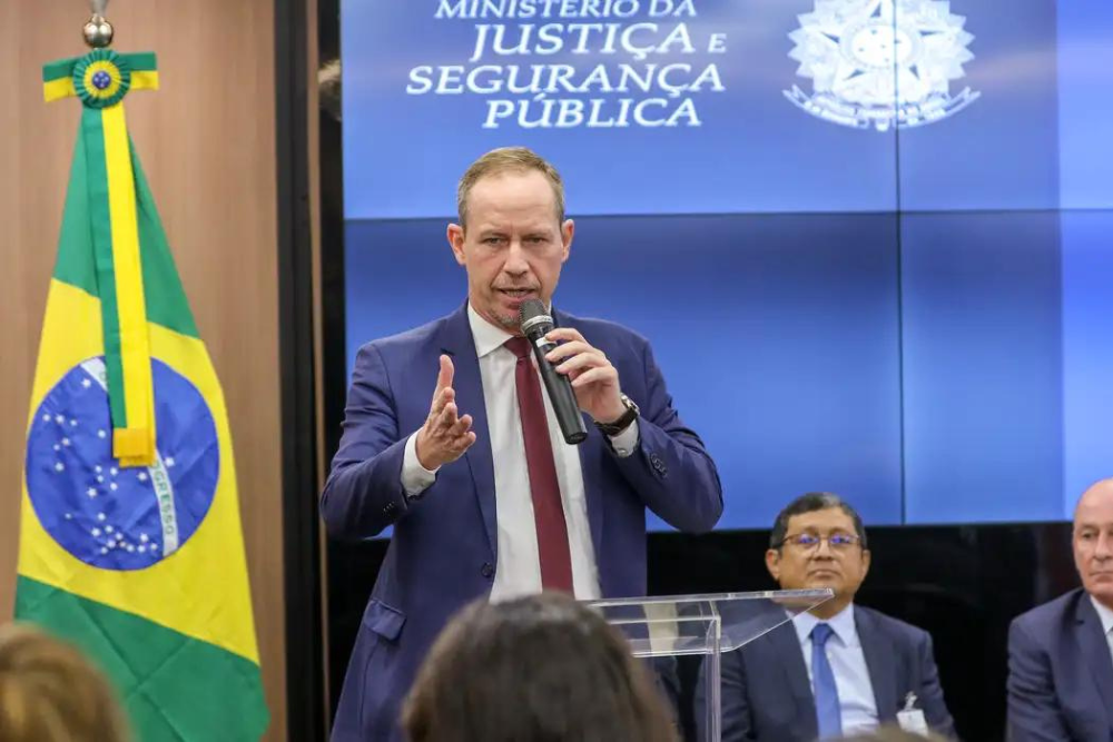 Governo faz acordo para proteger extração de ouro Governo faz acordo para proteger extração de ouro
