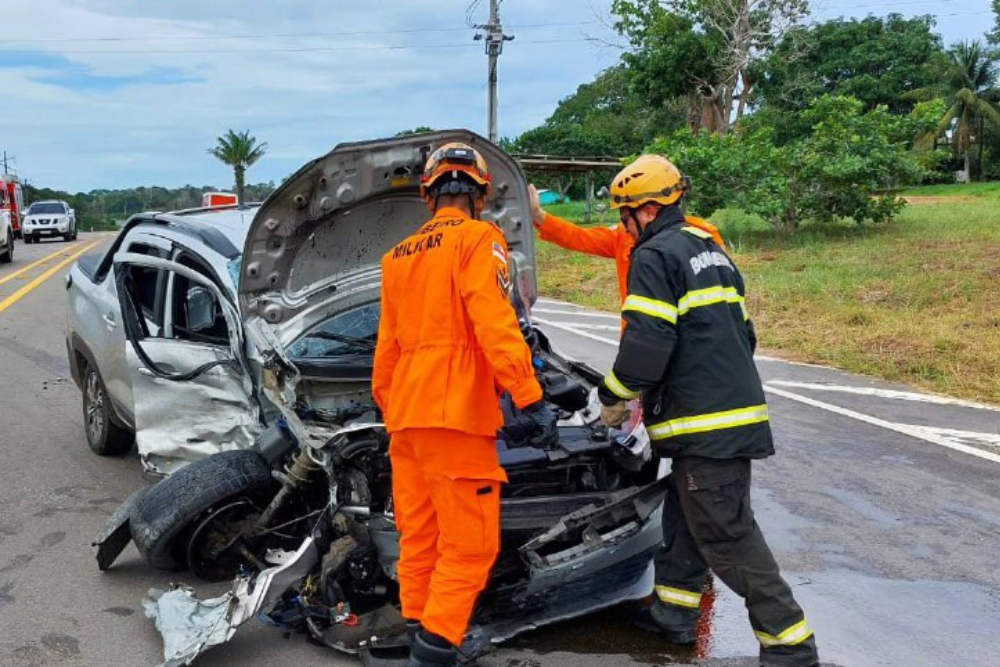 Acidente entre carro e motocicletas deixa um morto e tr&ecirc;s feridos na AM-070