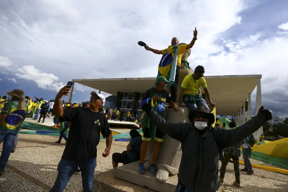 Um ano após tentativa de golpe, STF mantém 66 presos Um ano após tentativa de golpe, STF mantém 66 presos