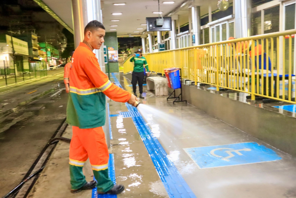 Prefeitura realiza mutirões de higienização nos terminais de ônibus em Manaus Prefeitura realiza mutirões de higienização nos terminais de ônibus em Manaus