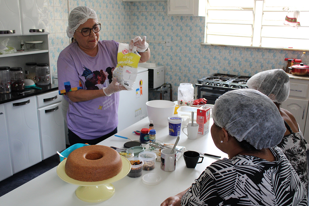 Mulheres Atendidas Pela Casa De Acolhimento Ycamiabas Participam De