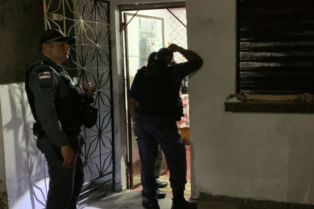 Mulher &eacute; morta a tiros em sal&atilde;o de beleza na Col&ocirc;nia Oliveira Machado