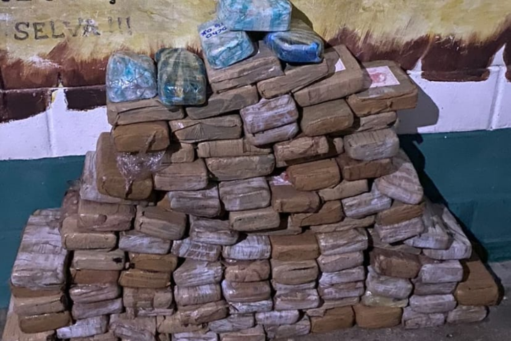 Ex&eacute;rcito apreende 110kg de maconha tipo skunk no rio Japur&aacute;