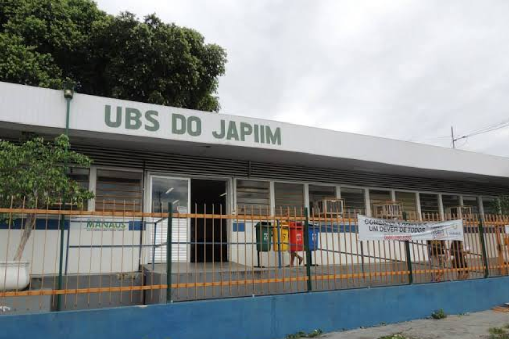 Armado com faca, homem invade UBS e ameaça pacientes e funcionários no Japiim Armado com faca, homem invade UBS e ameaça pacientes e funcionários no Japiim