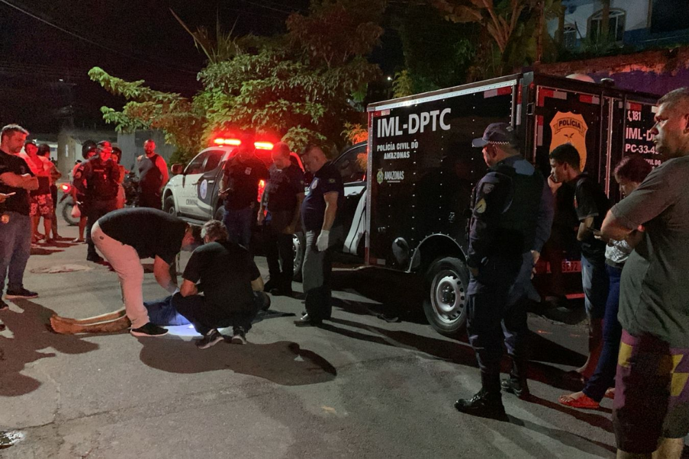 Assaltante é morto a tiros por justiceiro após atirar contra criança no Monte das Oliveiras Assaltante é morto a tiros por justiceiro após atirar contra criança no Monte das Oliveiras