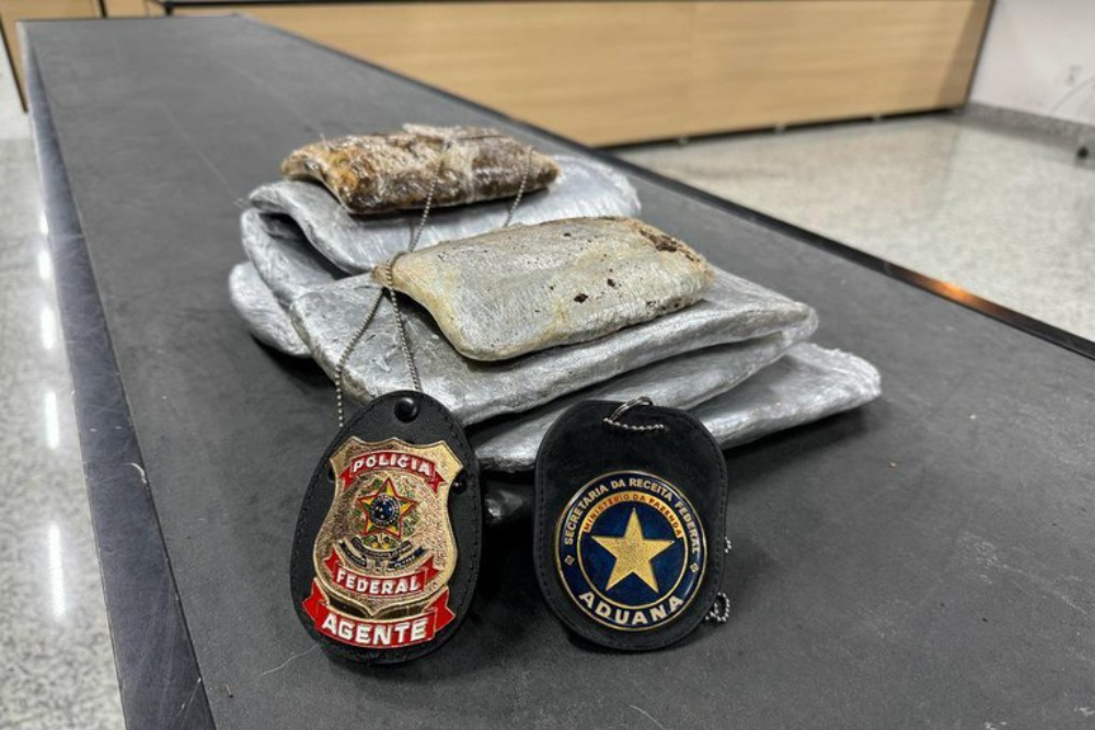 PF prende passageiros que sa&iacute;ram de Manaus com drogas escondidas em cintas