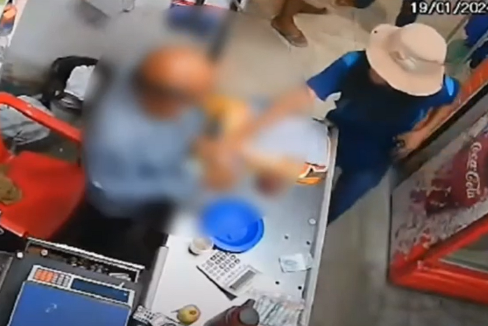 Dupla armada assalta mercadinho no bairro Col&ocirc;nia Terra Nova