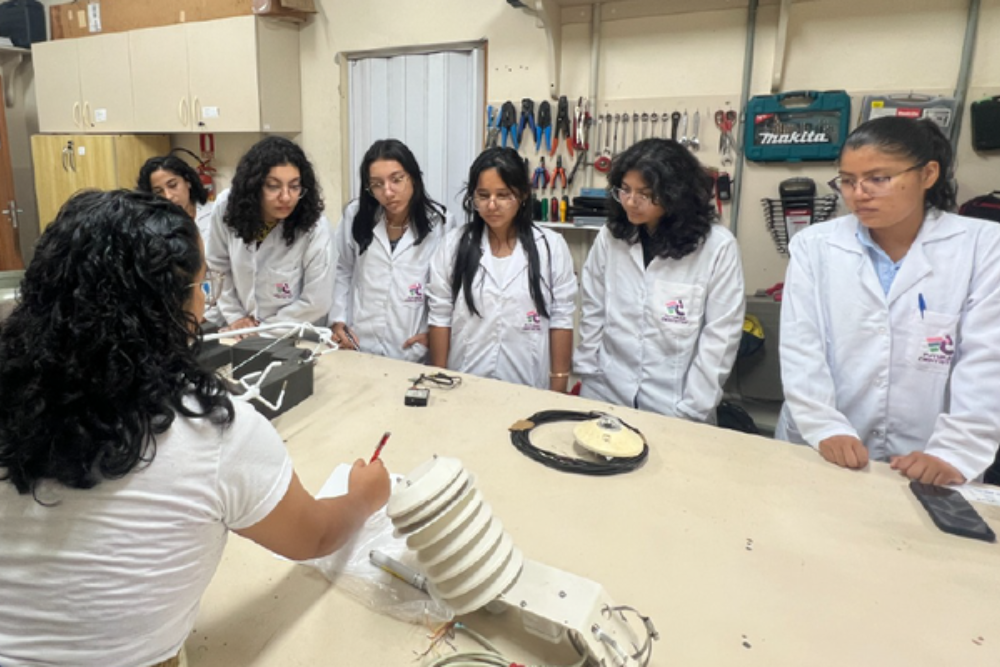 Estudantes do Ensino Médio participam do projeto Futuras Cientistas no Inpa Estudantes do Ensino Médio participam do projeto Futuras Cientistas no Inpa