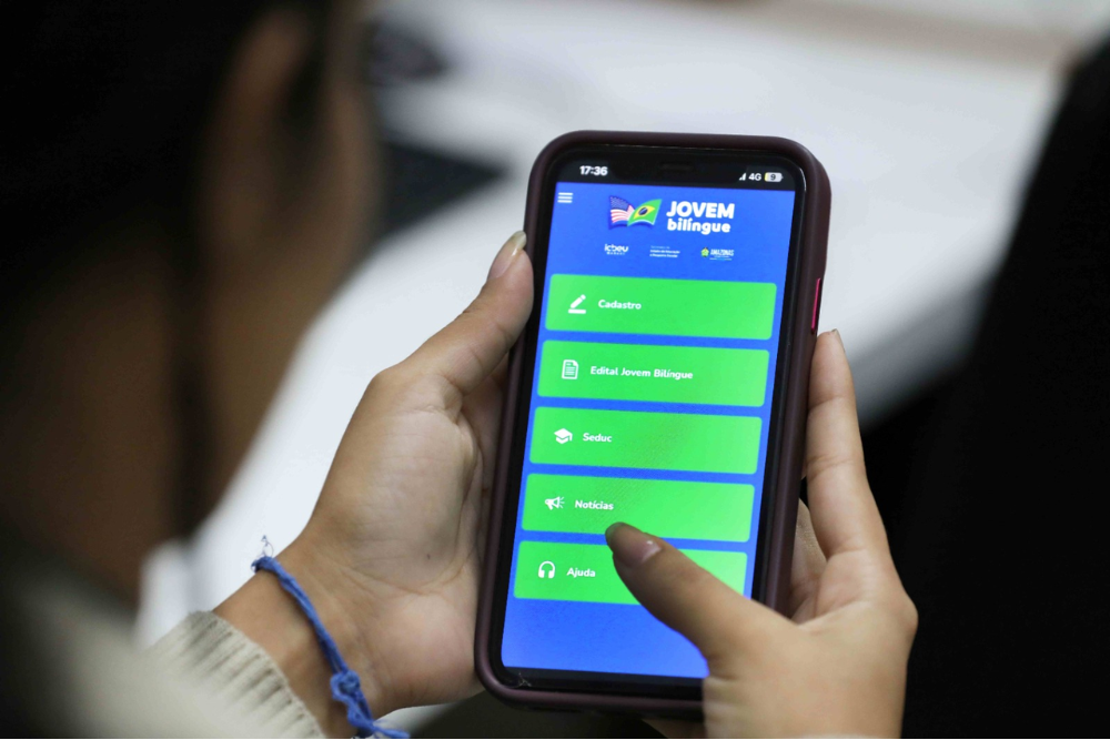 Projeto Jovem Bilíngue abre inscrições para mil bolsas de estudos em curso de inglês Projeto Jovem Bilíngue abre inscrições para mil bolsas de estudos em curso de inglês