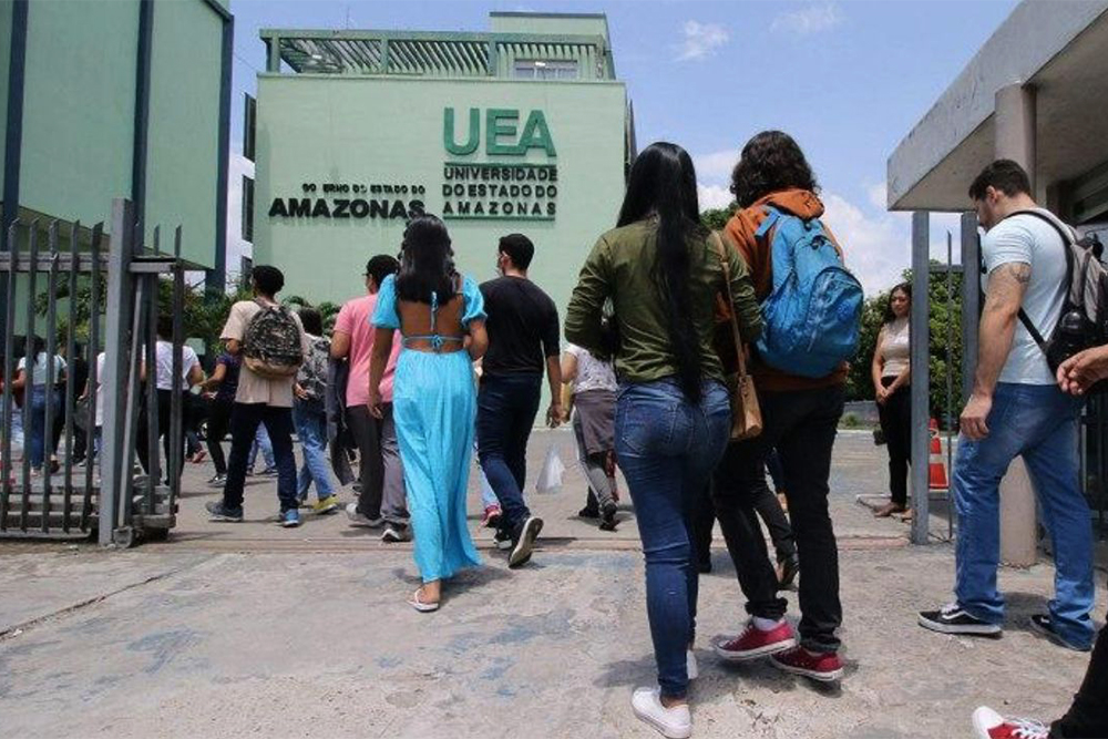 Escolas e cursinhos Escolas e cursinhos