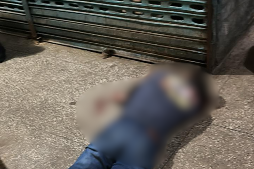 Mototaxista é perseguido e morto a tiros na Feira da Manaus Moderna Mototaxista é perseguido e morto a tiros na Feira da Manaus Moderna