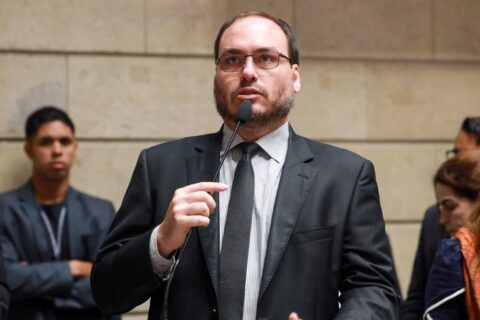 Carlos Bolsonaro confirma pré-candidatura ao Senado em Santa Catarina