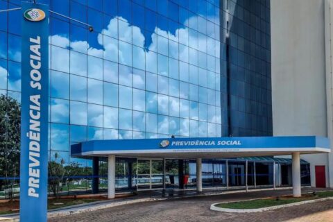 INSS começa a pagar benefícios acima do mínimo nesta terça (1º)