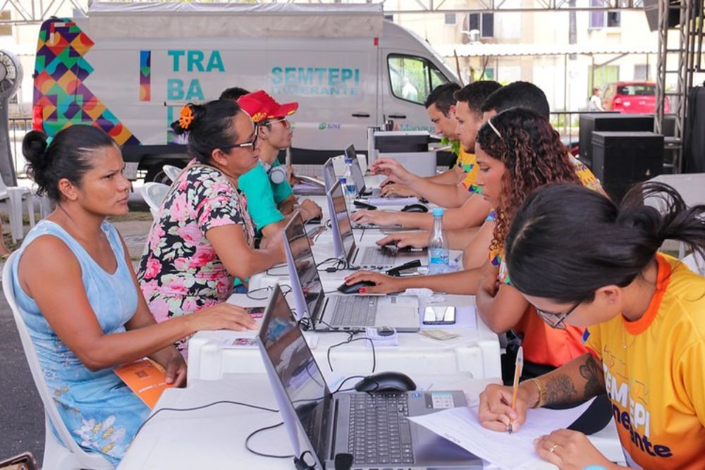‘Sine nos Bairros’ realiza atendimentos nas zonas Sul e Centro-Oeste de Manaus neste sábado (3) ‘Sine nos Bairros’ realiza atendimentos nas zonas Sul e Centro-Oeste de Manaus neste sábado (3)