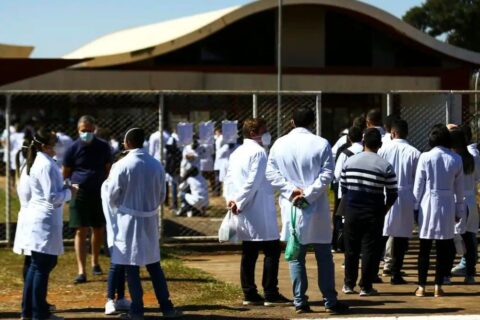 Revalida 2025/2: candidatos devem enviar diploma médico até sexta-feira (24)