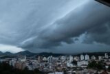 Manaus entra em estado de atenção com alerta para ventos e tempestades