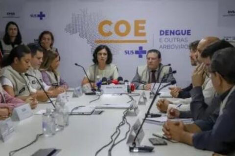 Ministério da Saúde estuda ampliar oferta da vacina contra dengue no Brasil
