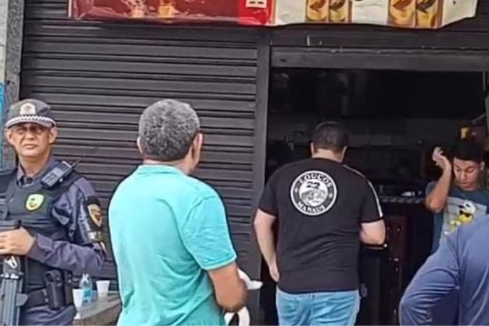 Homem de 51 anos é executado a tiros em mercearia da Compensa Homem de 51 anos é executado a tiros em mercearia da Compensa