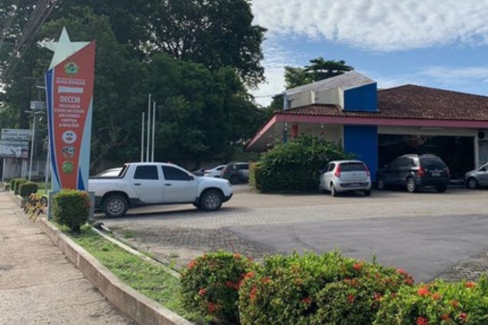 Homem é preso por tentar matar esposa a machadadas na Zona Norte de Manaus Homem é preso por tentar matar esposa a machadadas na Zona Norte de Manaus
