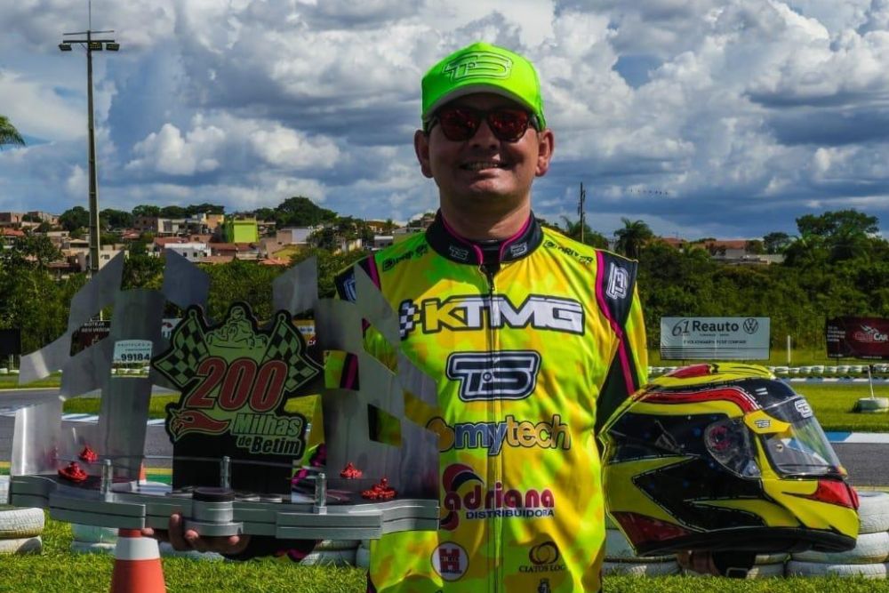 Piloto amazonense vence campeonato de Kart em MG Piloto amazonense vence campeonato de Kart em MG