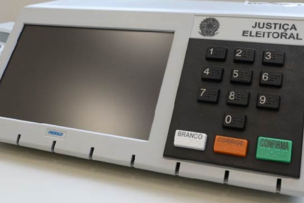 TRE do Rio pretende cadastrar a biometria de 4,3 milhões de eleitores em 100 dias TRE do Rio pretende cadastrar a biometria de 4,3 milhões de eleitores em 100 dias