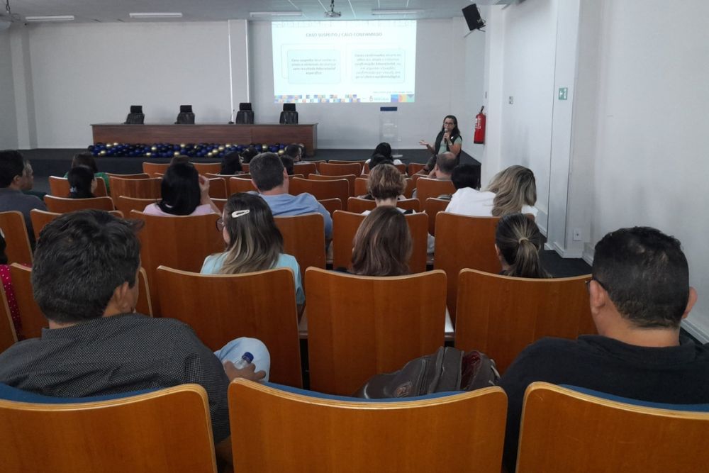 Profissionais de saúde de Manaus recebem treinamento para enfrentamento às arboviroses Profissionais de saúde de Manaus recebem treinamento para enfrentamento às arboviroses