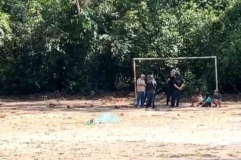 Corpo de homem morto com 10 tiros é encontrado com pés e mãos amarradas no bairro Aleixo