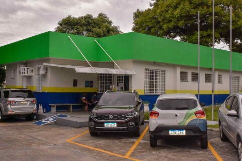 Filho é preso por agredir e jogar pai de escada no bairro Compensa