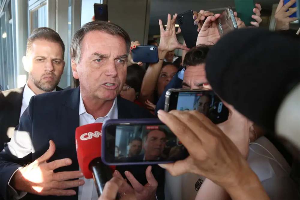 Moraes dá 48h para Bolsonaro explicar estadia na embaixada da Hungria