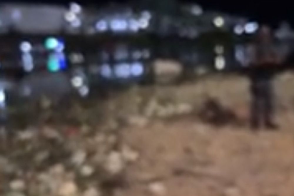 Bandido é espancado por populares após assaltar mototaxista no bairro Japiim Bandido é espancado por populares após assaltar mototaxista no bairro Japiim