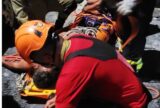 Bombeiros resgatam homem que caiu em barranco de 60 metros na Zona Leste de Manaus
