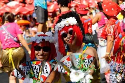 Terça-feira de Carnaval é marcada por temperaturas altas e chuvas