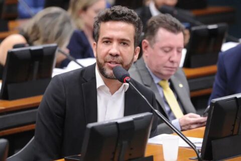 Janones entra com recurso no STF contra queixa-crime de Bolsonaro