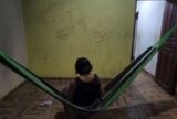 Mulher é resgatada após ficar mais de 20 anos acorrentada pela família