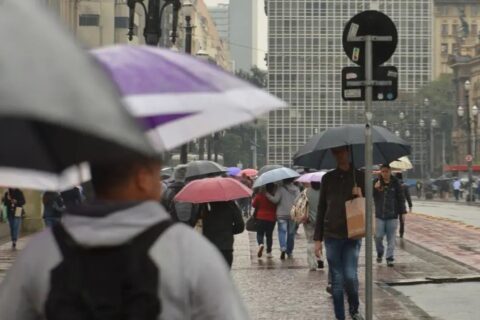 Inmet alerta sobre vento e chuvas intensas em diversas partes do país