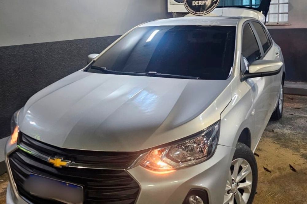 Mulher falsifica placa de carro para evitar pagamento de IPVA em Manaus